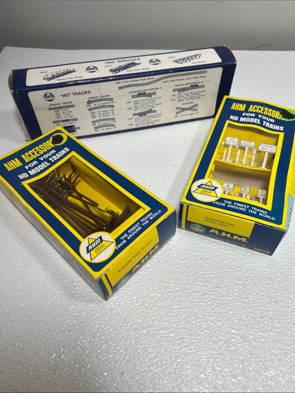 AHM Accessories for Your HO Scale Model Trains